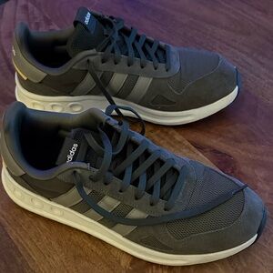adidas Men’s Gray Low-Top Sneakers
